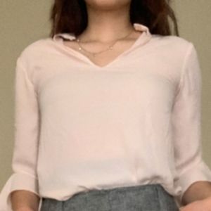 H&M, light pink, flowy top. Size Xs